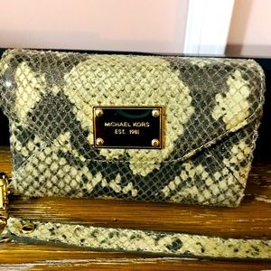 Michael Kors Snakeskin Embossed Leather Wallet/Wristlet/Phonecase